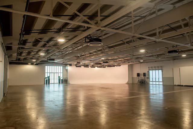 Full Buyout, Distribution Hall photo #1