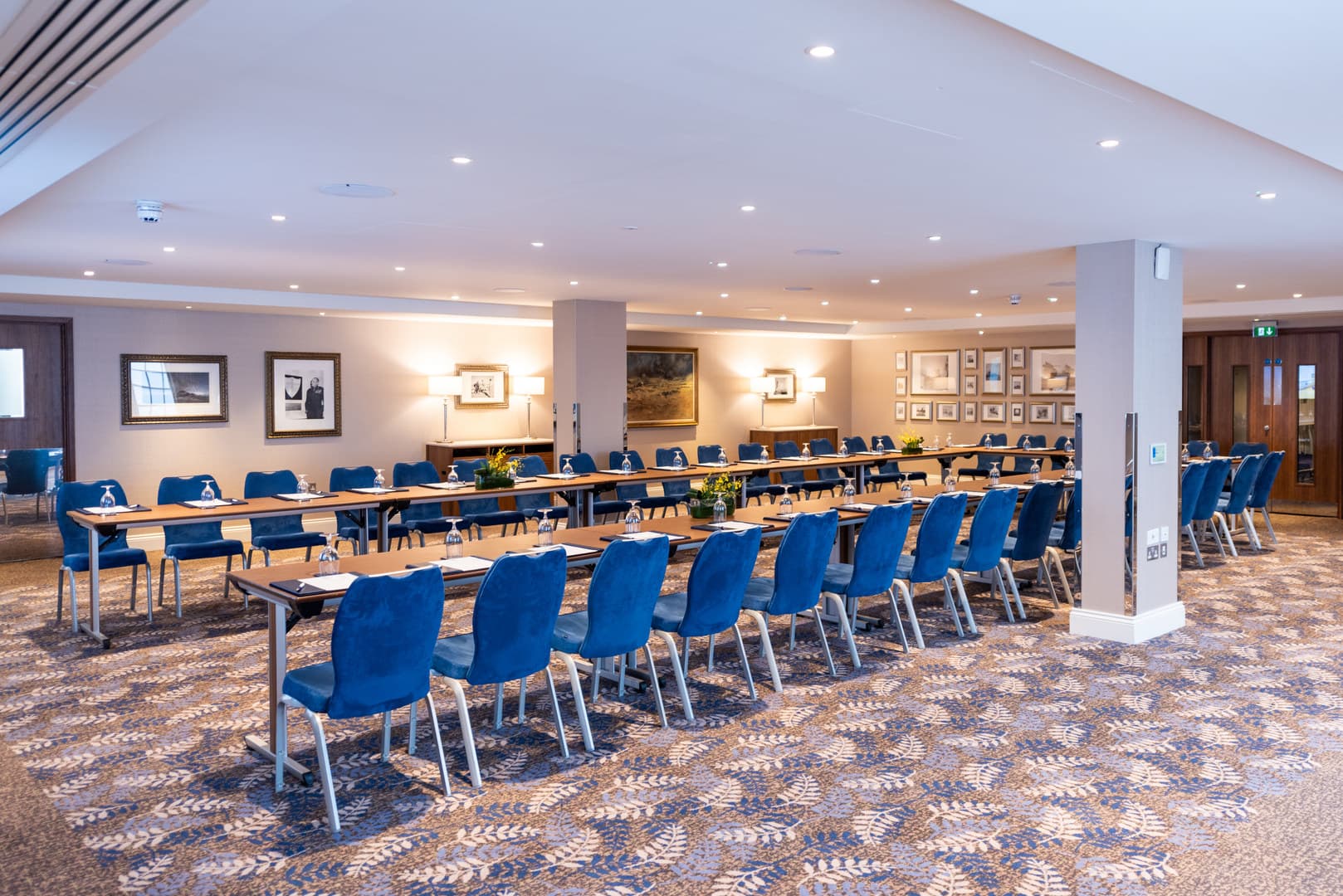 El Alamein & Trafalgar Suite, Victory Services Club photo #3
