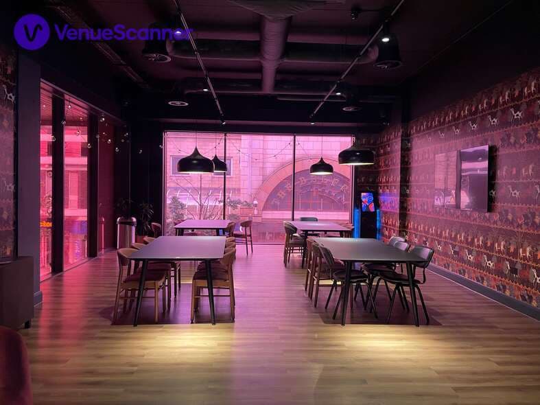 Red Room, The Light, Redhill photo #1