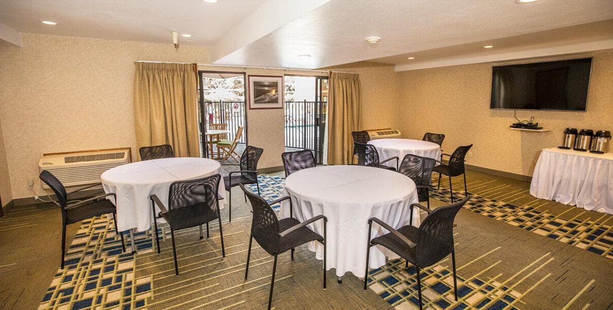 Conference Room, Maple Tree Inn photo #1