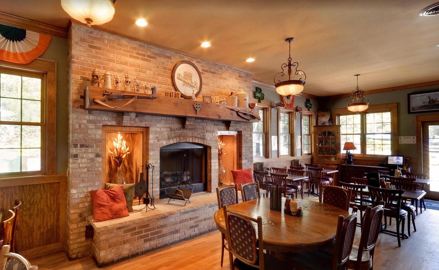 Entire Venue, The Irish Legend photo #1