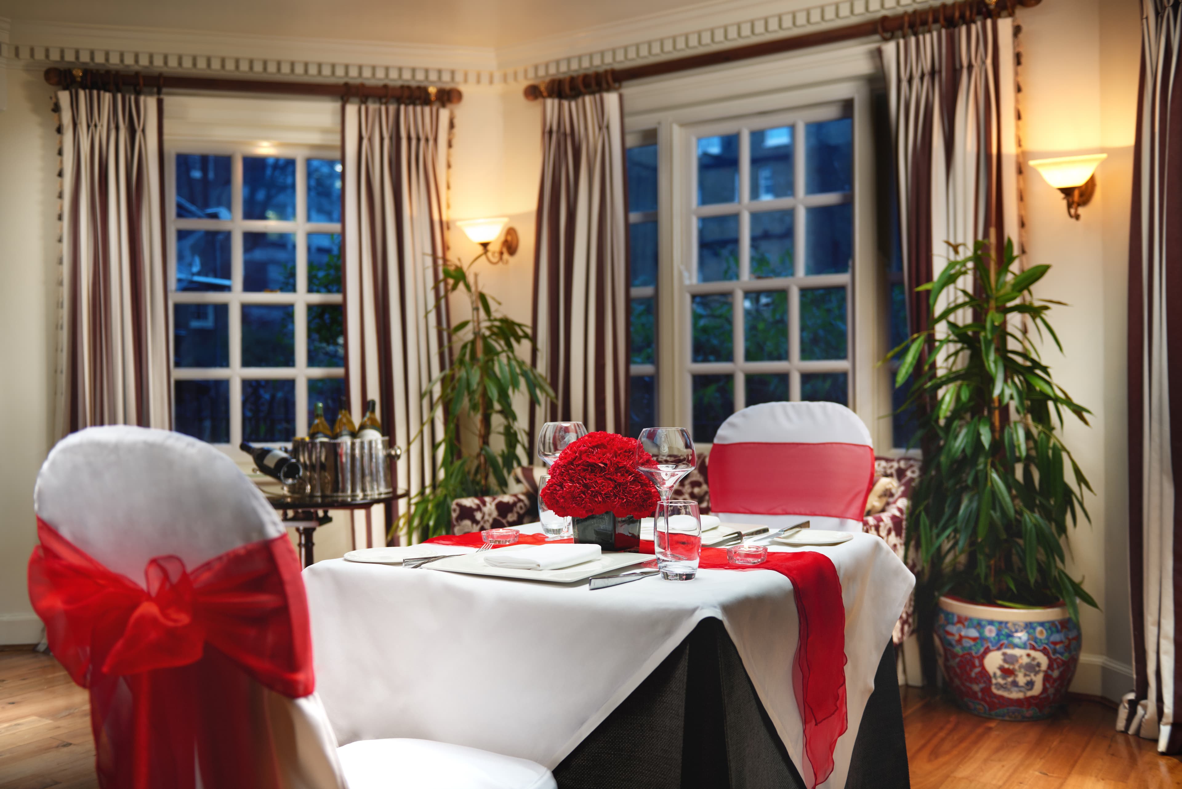 Small Conservatory, The Montague On The Gardens photo #2