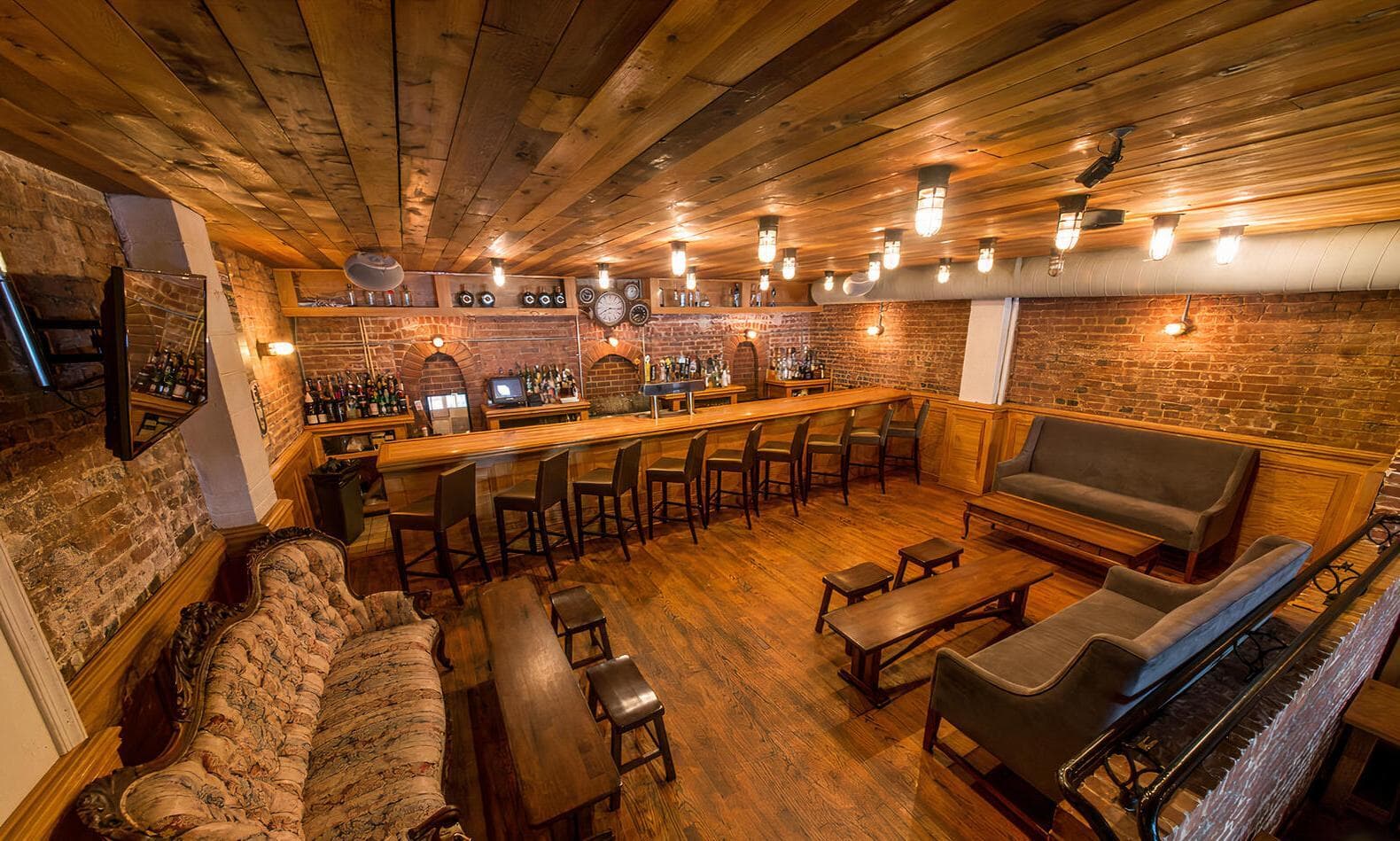 Lounge, Johnny Pistolas photo #1