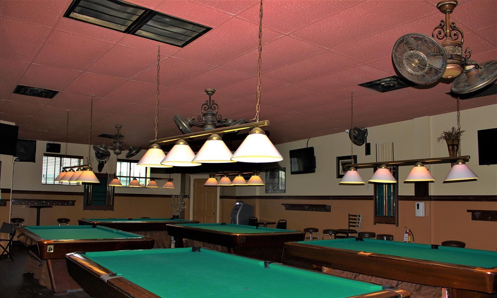 Entire Venue, Unique Lounge & Billiards photo #1