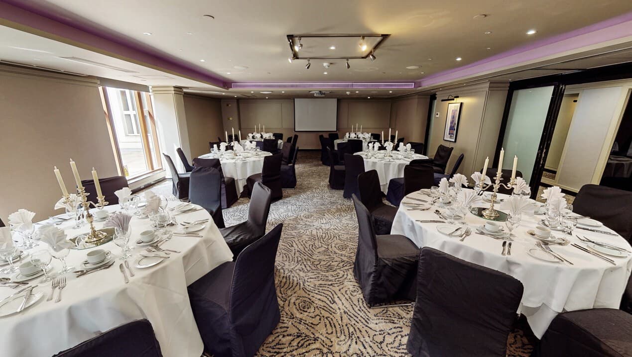 Crown Suite, Leonardo Royal London City photo #3