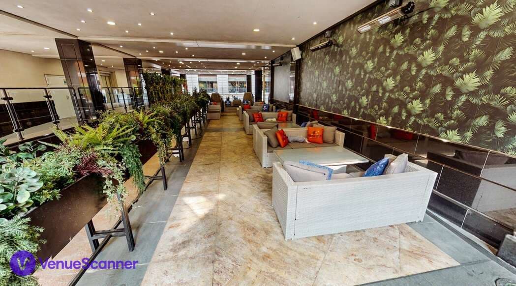 Leonardo Royal London City, Piazza photo #3