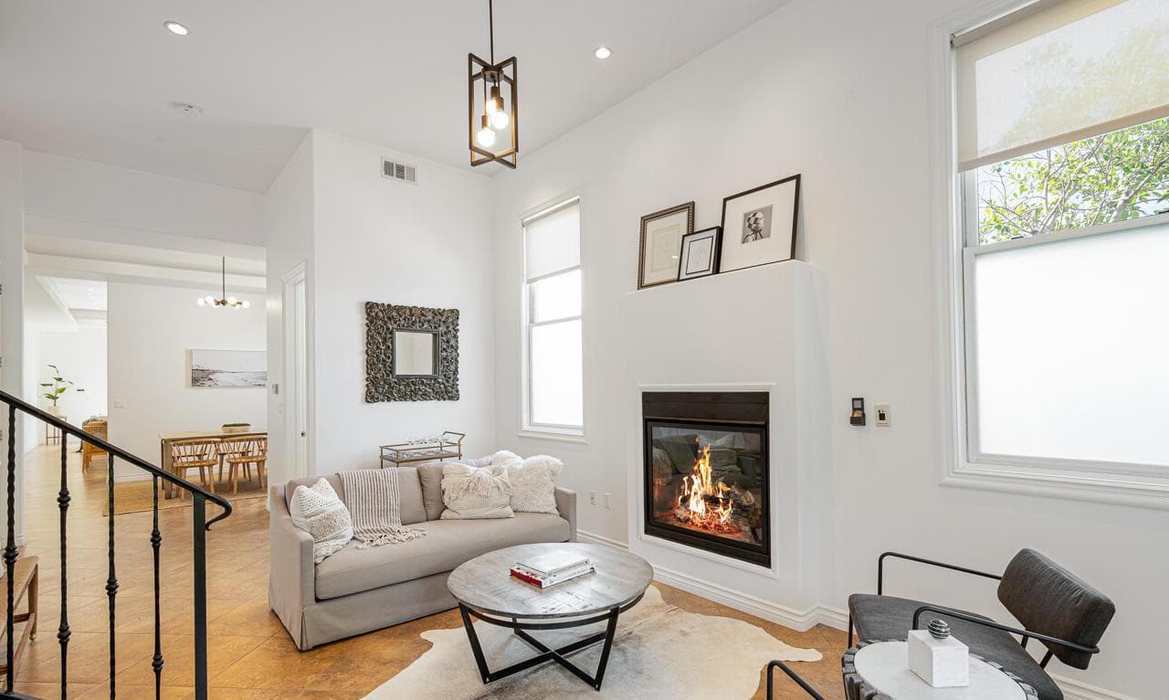 715: Contemporary Duplex, Contemporary Duplex w/ Fireplace 715 photo #1