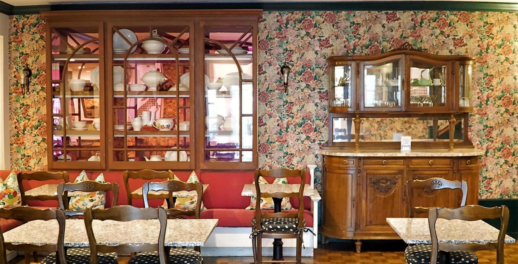 White Swan Parlor, White Swan Inn photo #1