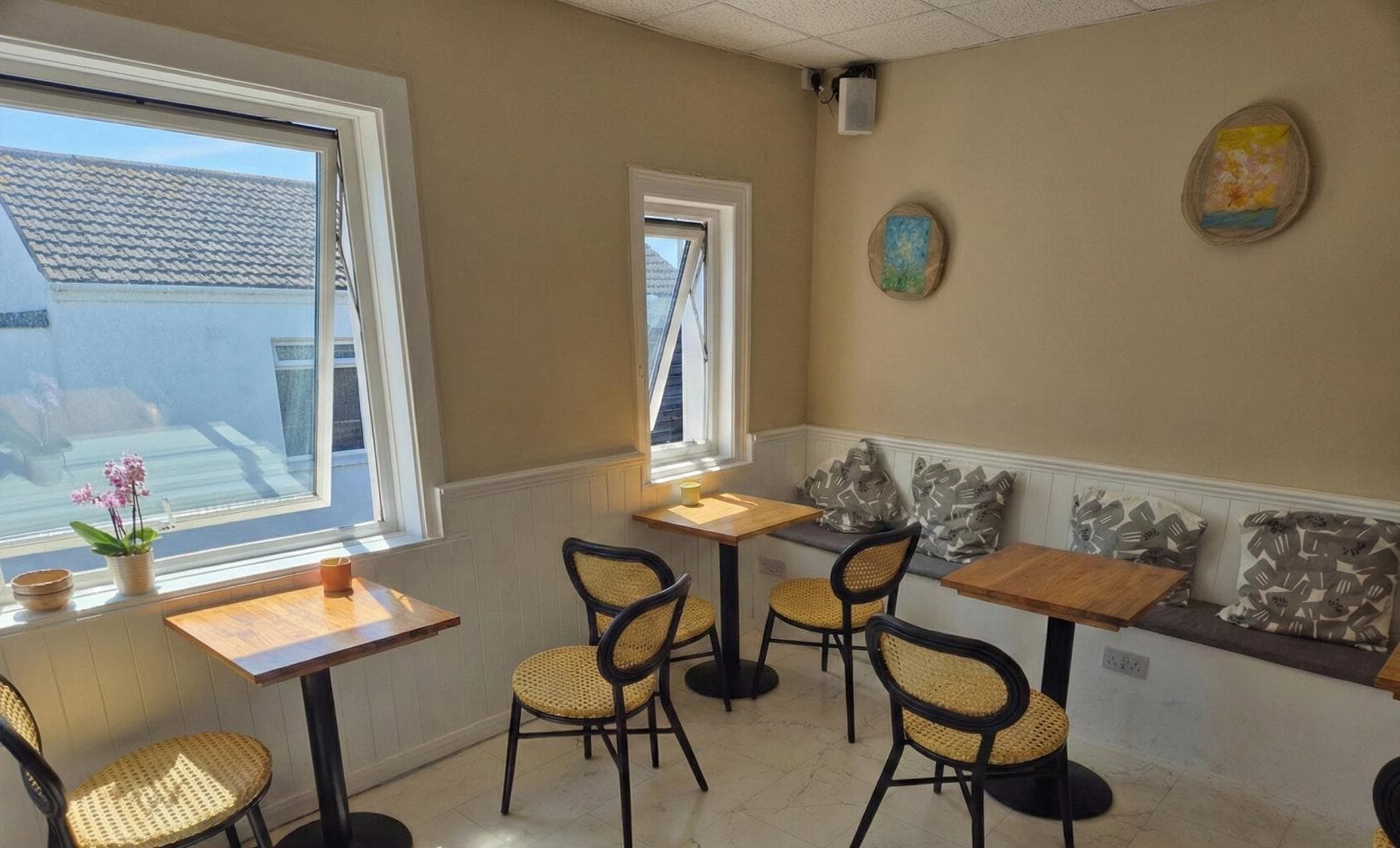 The Upper Floor, Bardsley’s photo #1