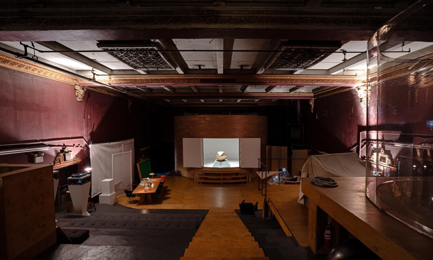 Entire Venue, The Kubricks Plan photo #1