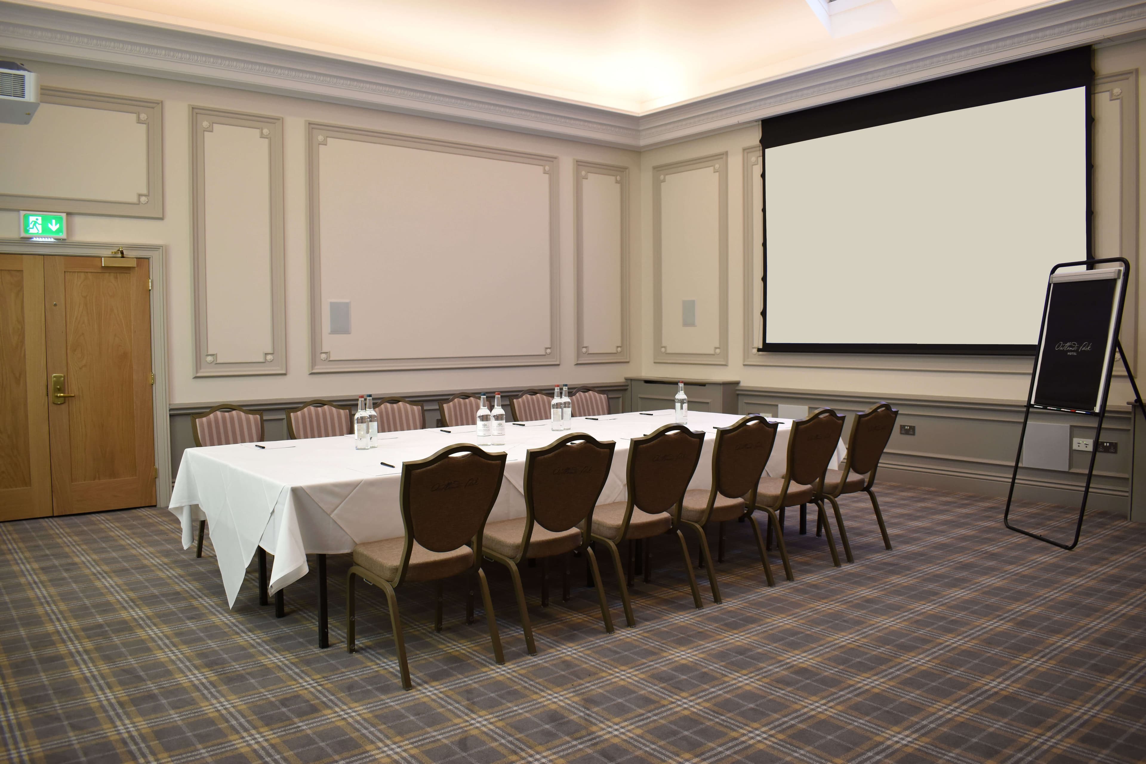 Cromwell Suite, Oatlands Park Hotel photo #6