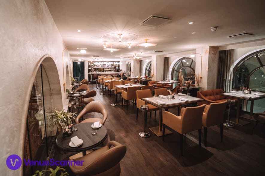 Mezzanine, Piazza Italiana photo #2