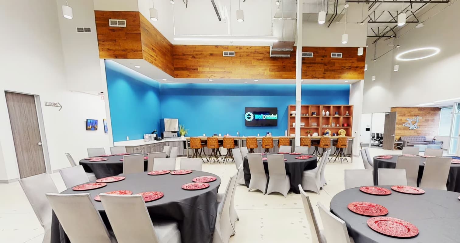 Element Lounge And Bar, MedtoMarket photo #3