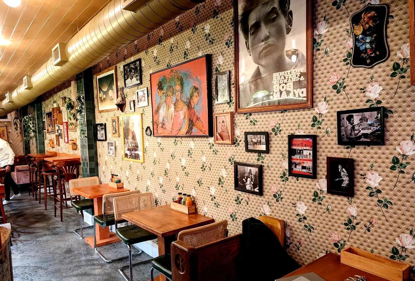 Room 1, Antique at 112 photo #1