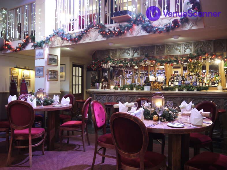 Christmas Package, Le Gothique photo #1