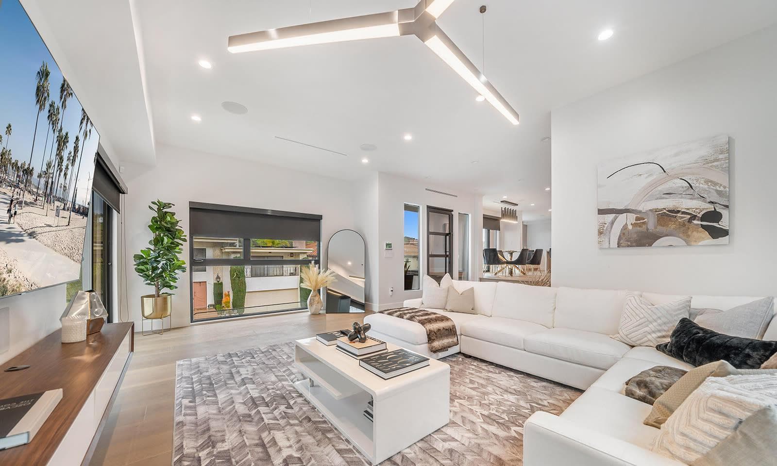 Entire Estate, Estate w/ Rooftop Views photo #1