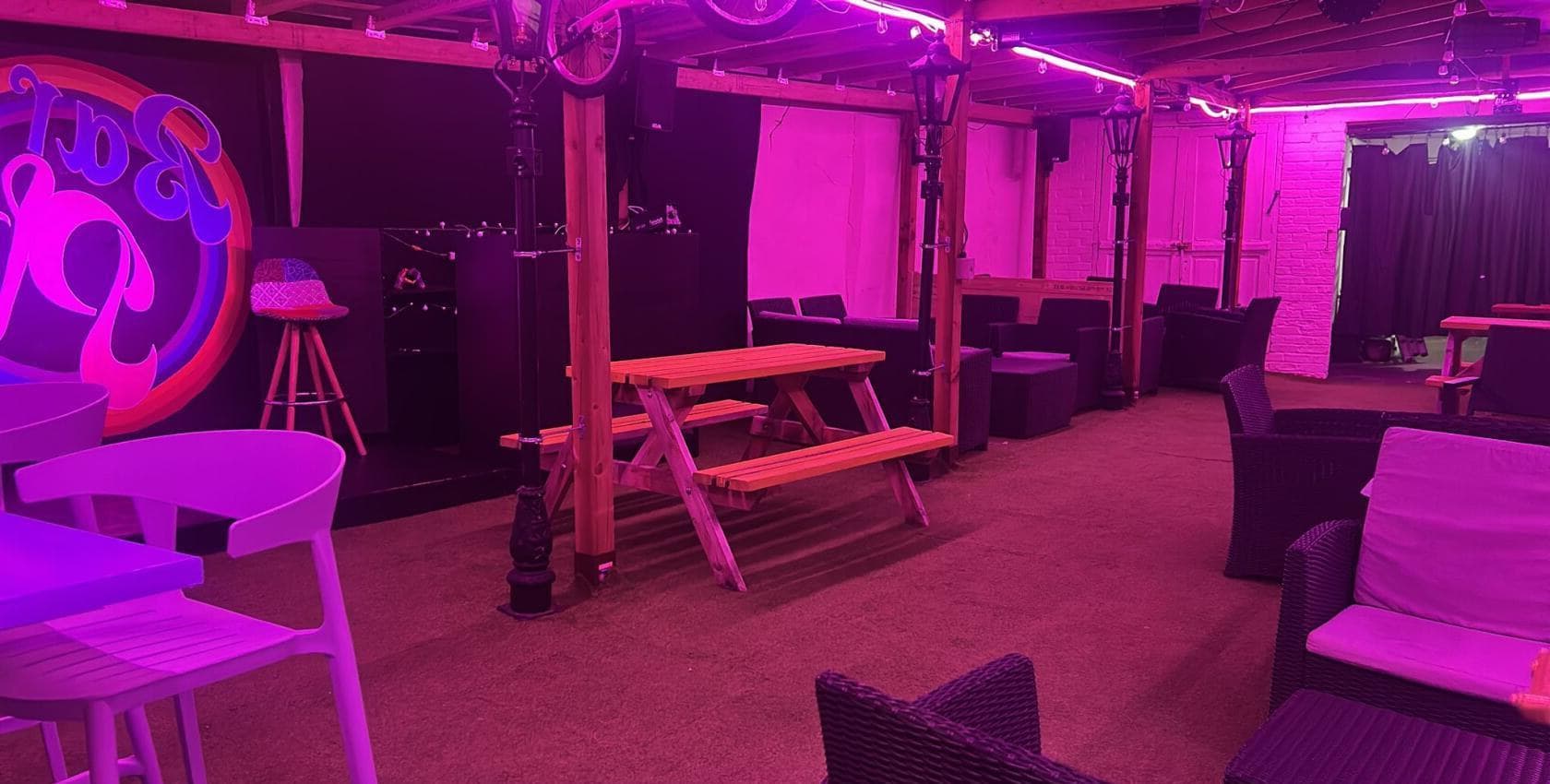 Courtyard Area, BAR PLUS photo #1