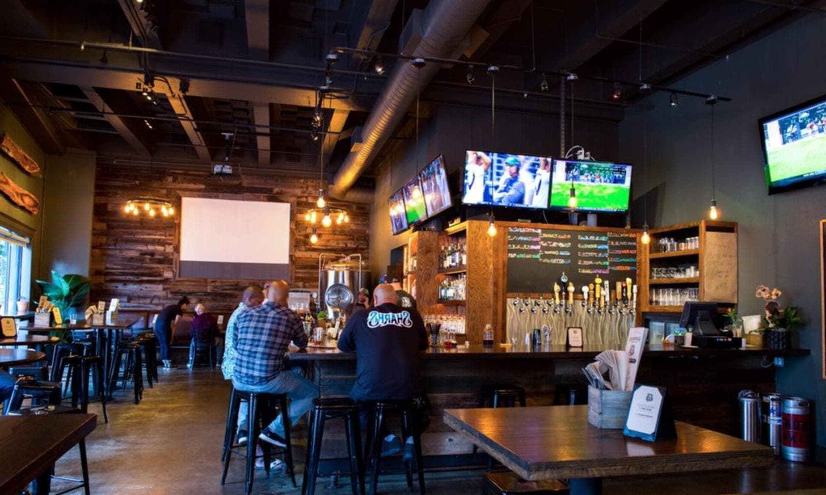 Hardwood Bar & Smokery, Hardwood Bar & Smokery photo #1