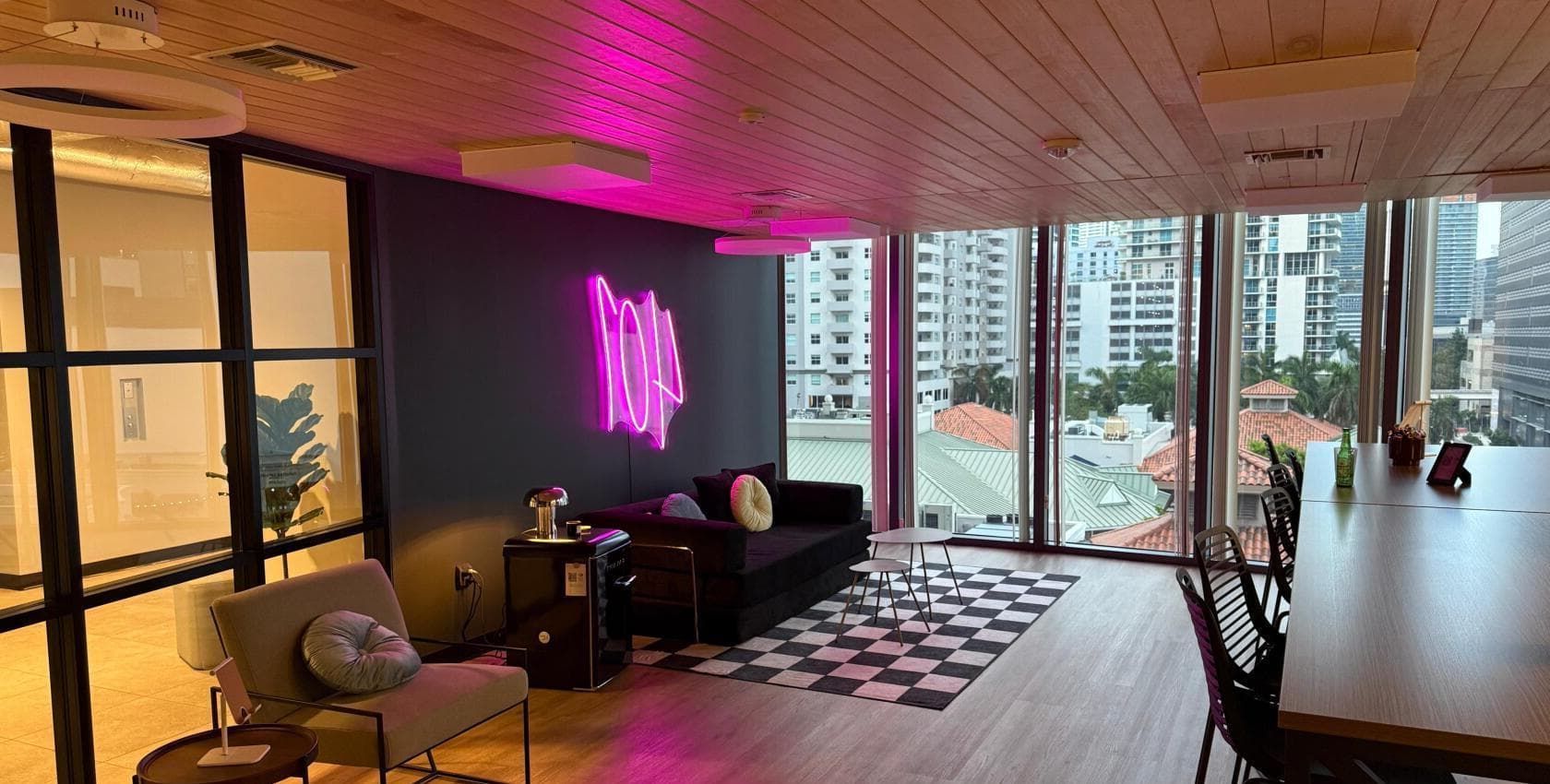 401 Meeting Room, Co-Work LatAm Brickell photo #1