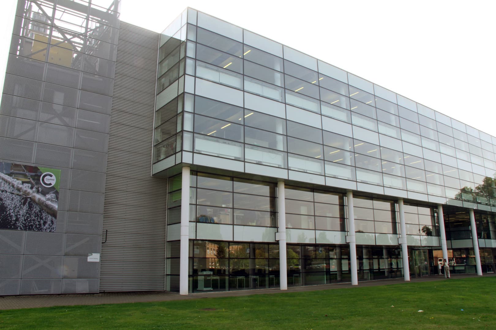 LR 17, Venue Cranfield photo #3