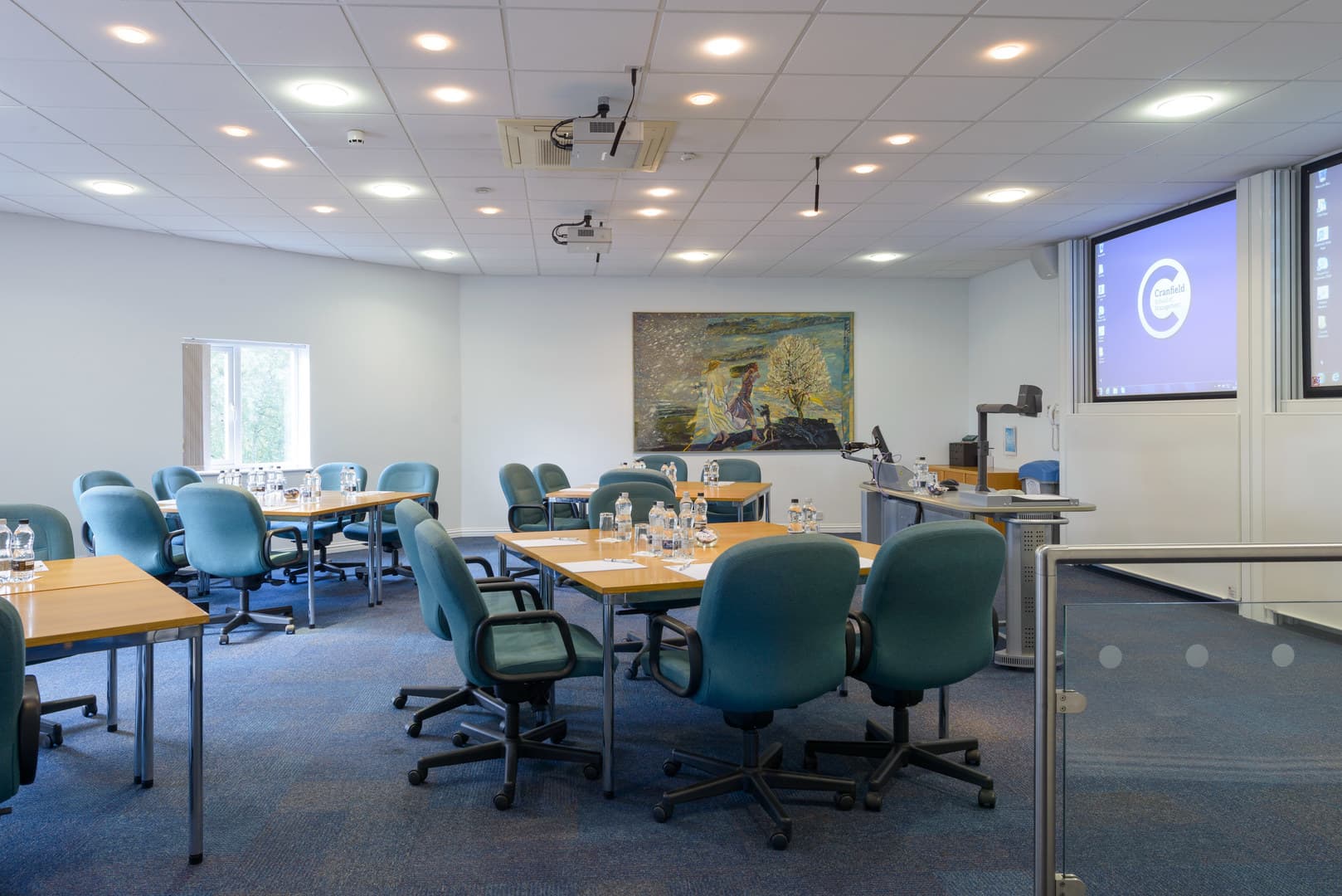 LR16, Venue Cranfield photo #2