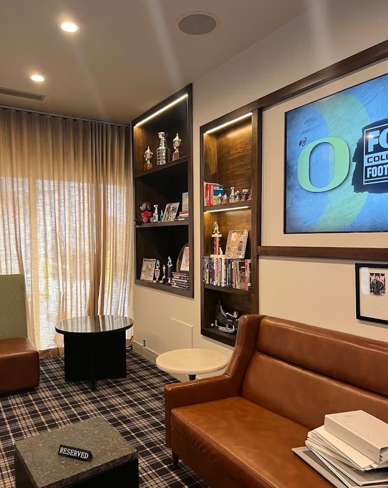 Coaches Corner, The Barn Hockey Bar photo #3