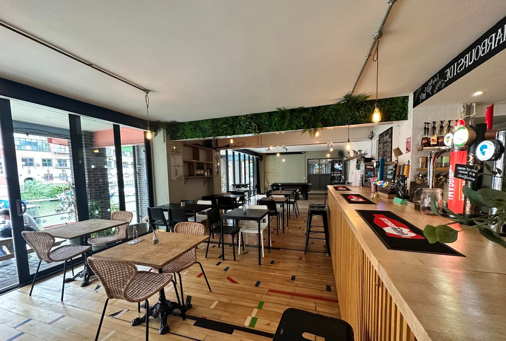 Main Bar, Clubhaus Harbourside photo #1