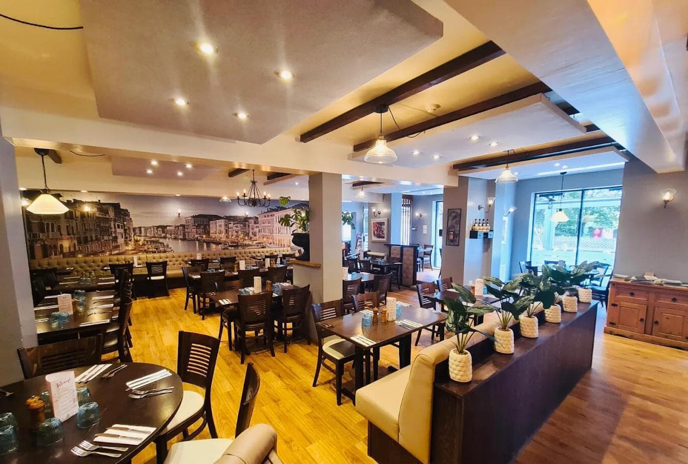 Indoor Area, Alfresco - Cleeve photo #1