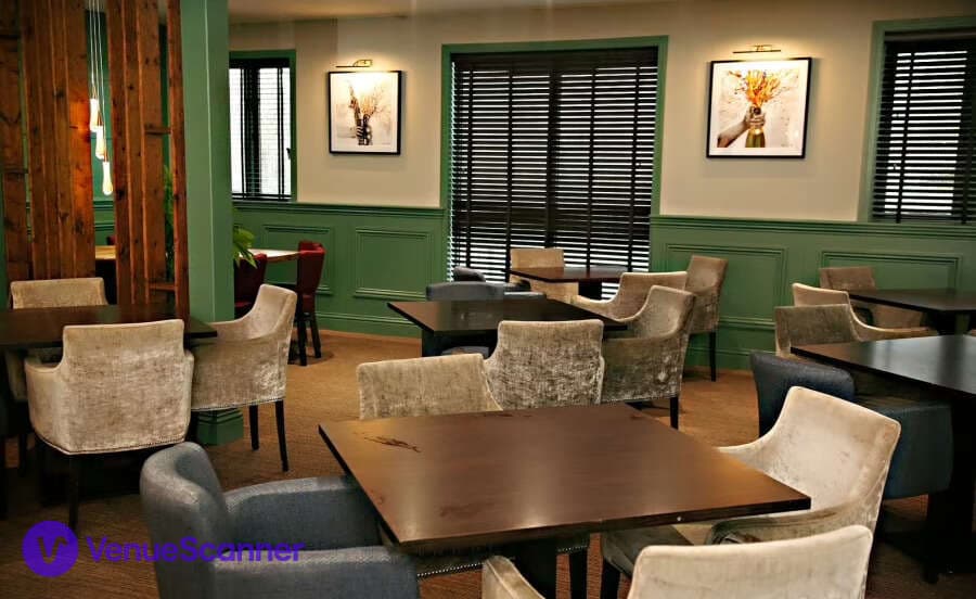 Skylark Country Club, Room 19 photo #3