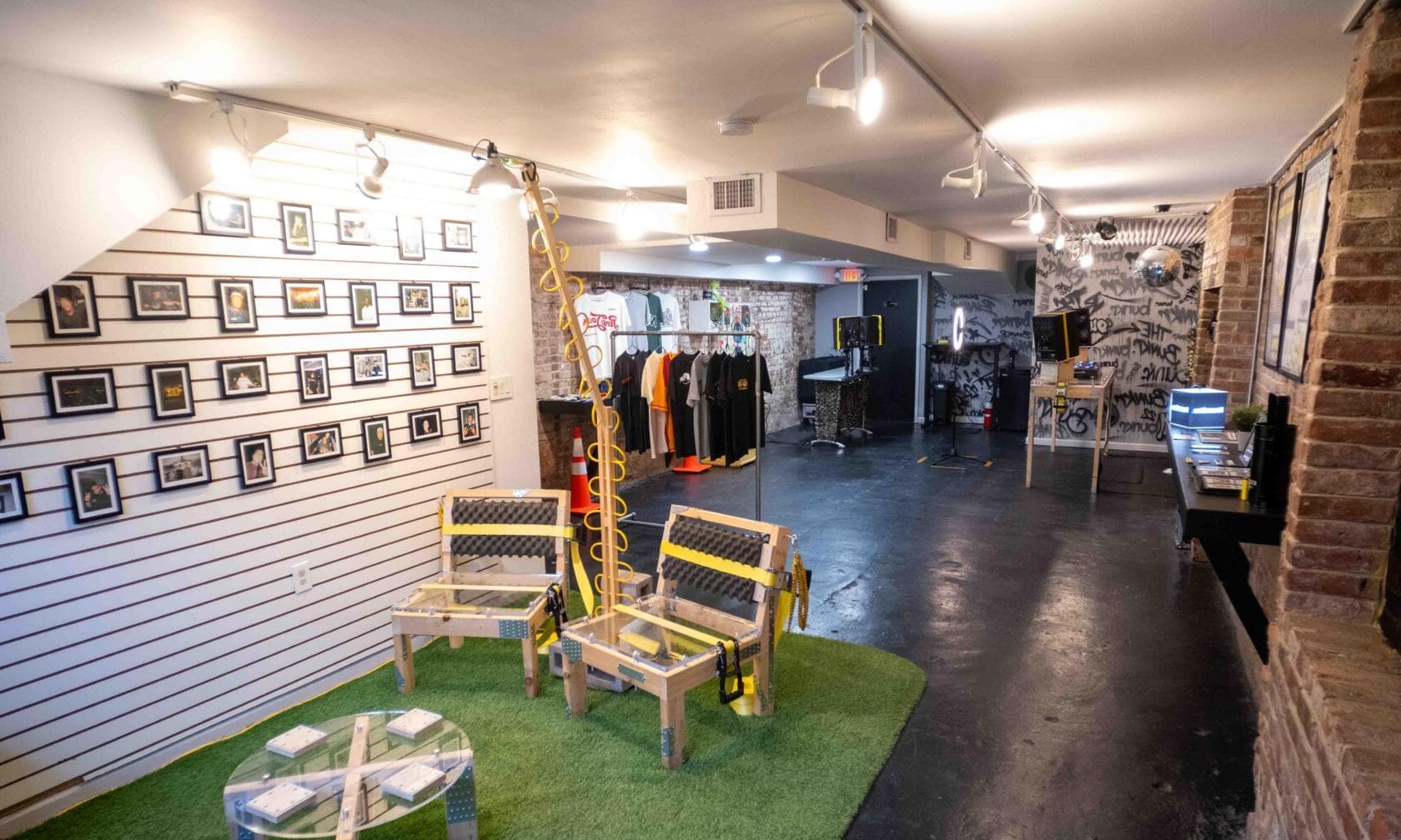 Entire Venue, bunkr. photo #1