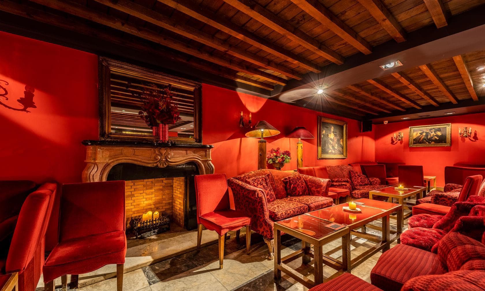 Red Room, Arta photo #1