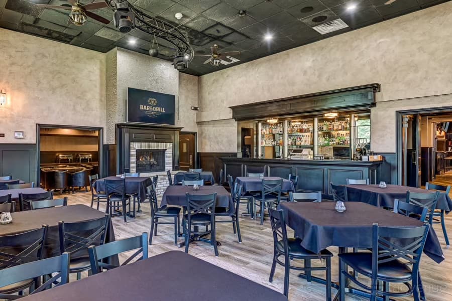 Main Hall, HMD Bar And Grill photo #3