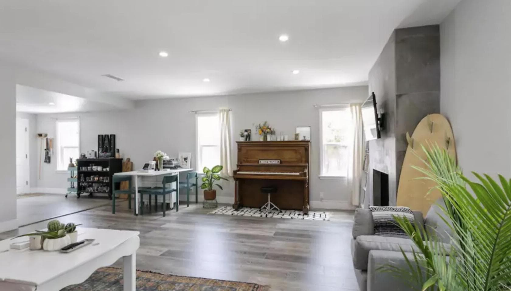 Studio, Spacious NOHO Modern Home photo #1