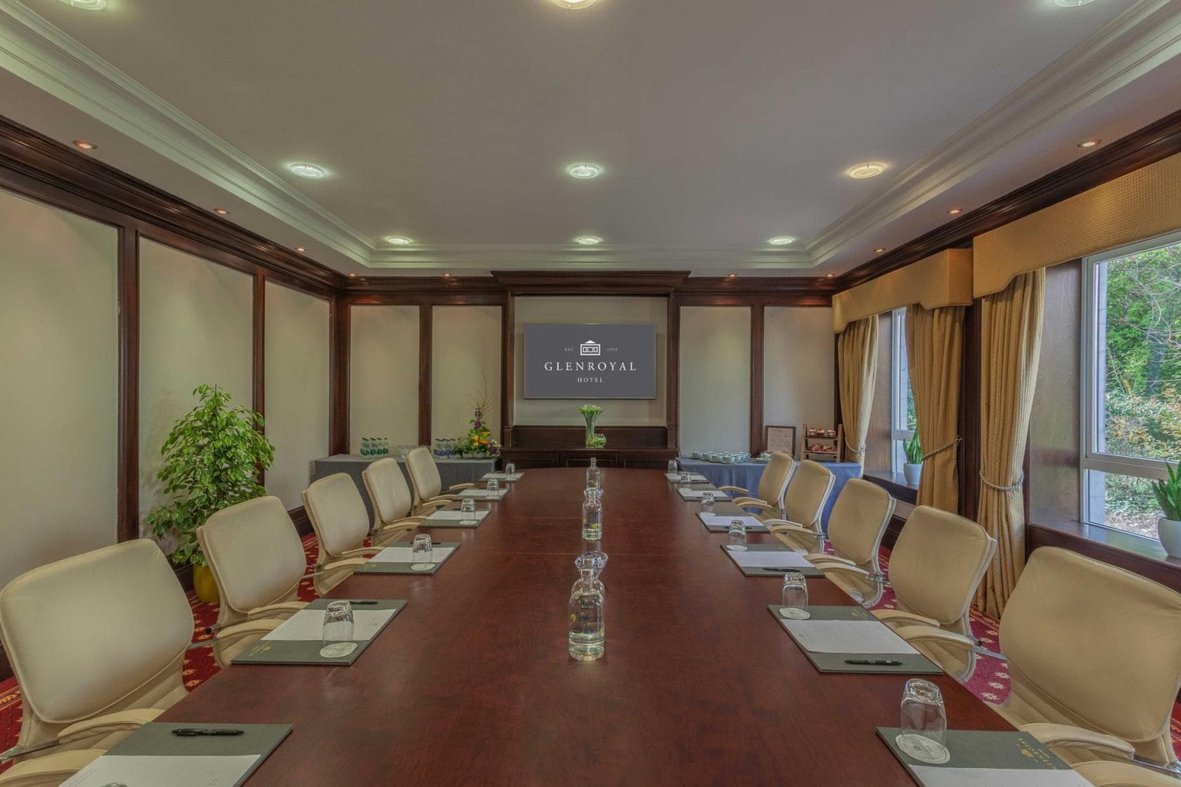 Oval Room, The Glenroyal Hotel photo #1