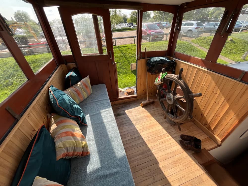 Exclusive Hire, Unitan Houseboat photo #3
