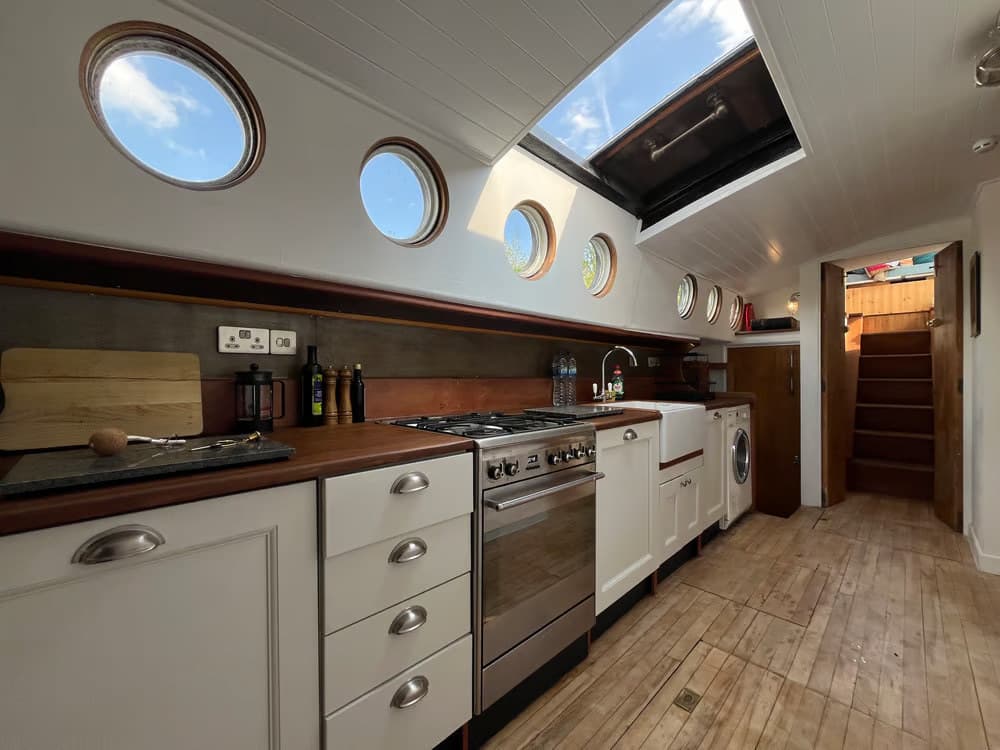 Exclusive Hire, Unitan Houseboat photo #4