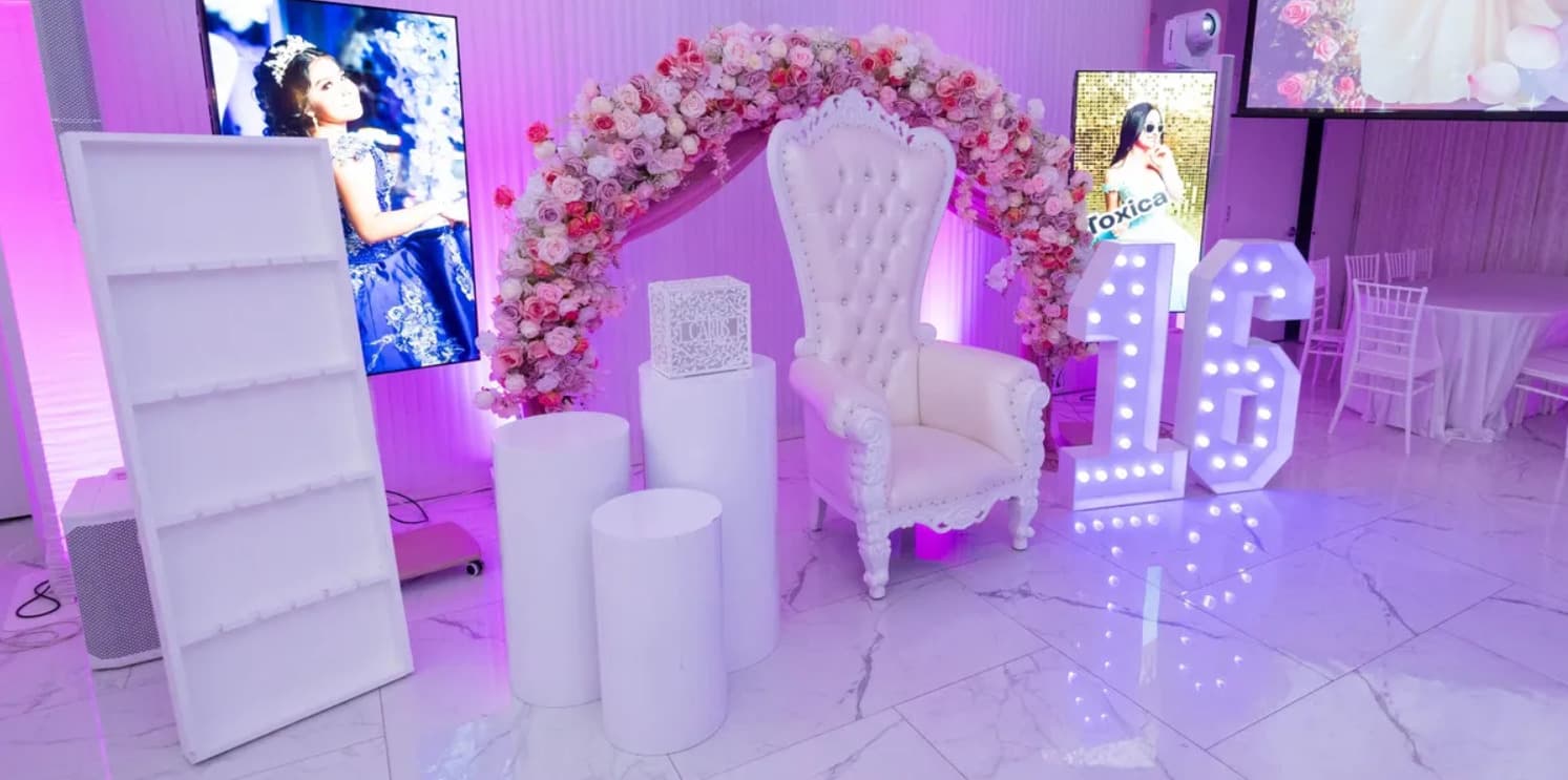 Main Room, Dreams NYC Ridgewood photo #3