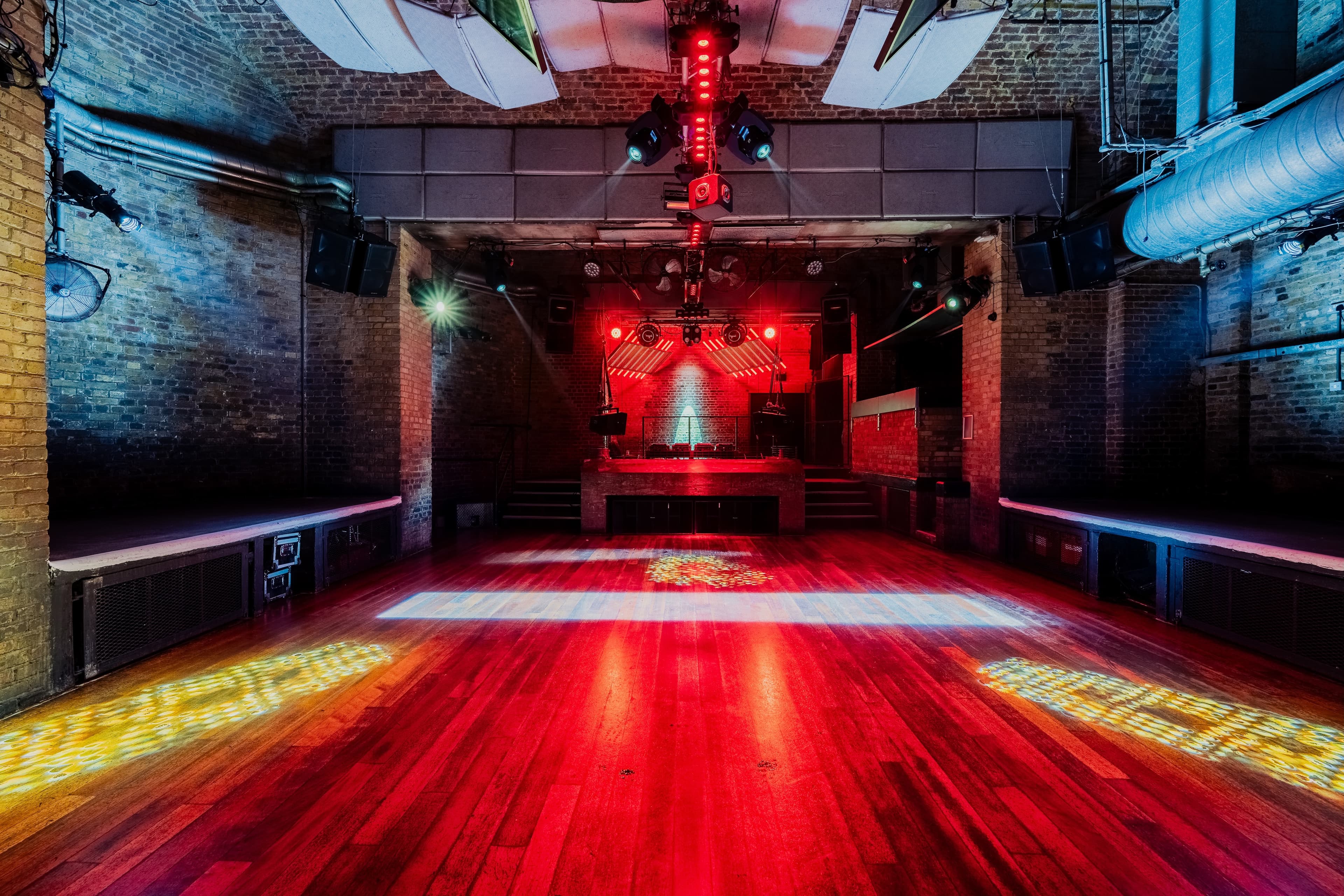 Room 2 + Sunken Bar, Fabric photo #1