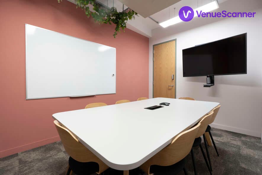 Yuri, Runway East Shoreditch photo #1