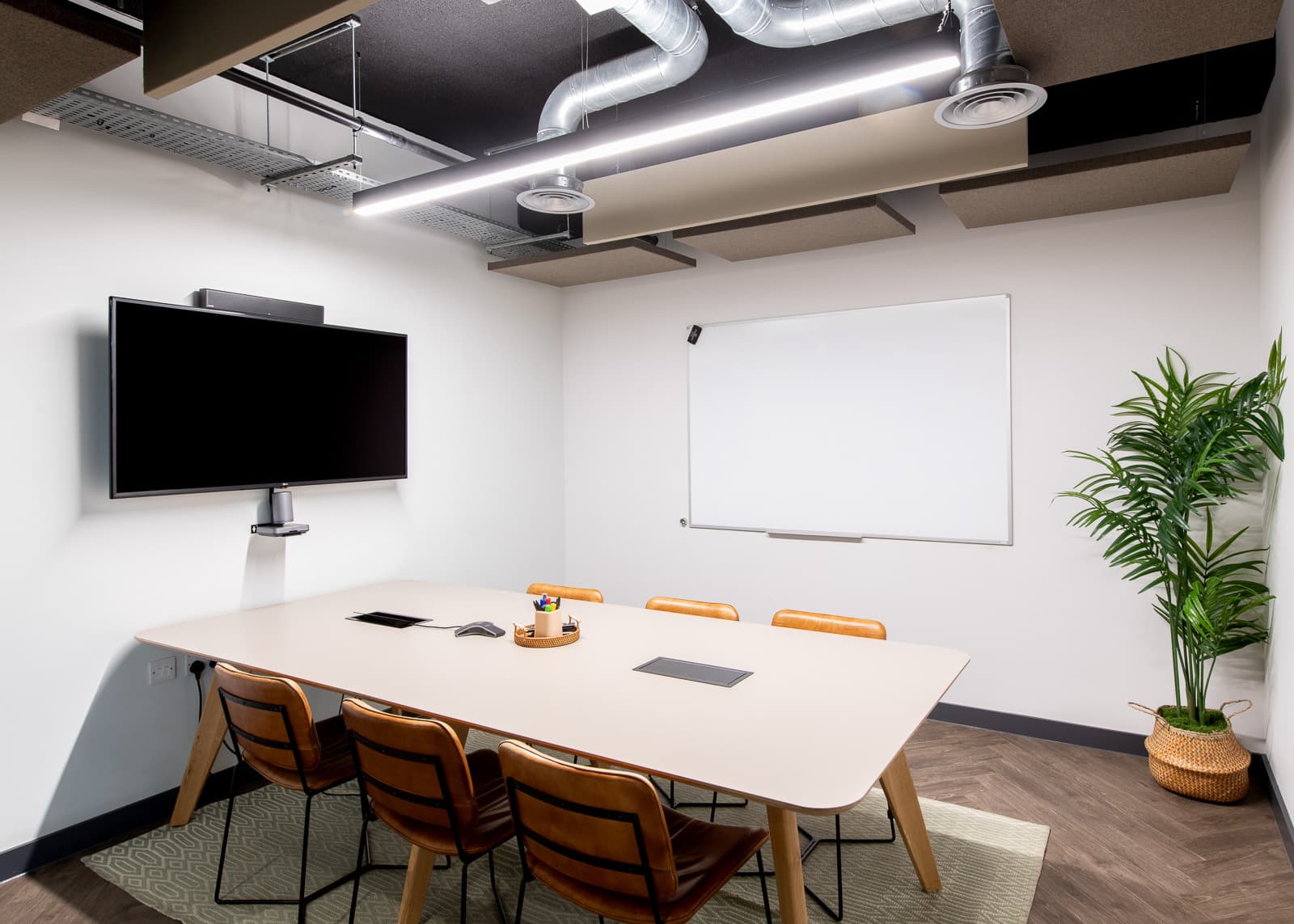 Runway East London Bridge, Lauda photo #2