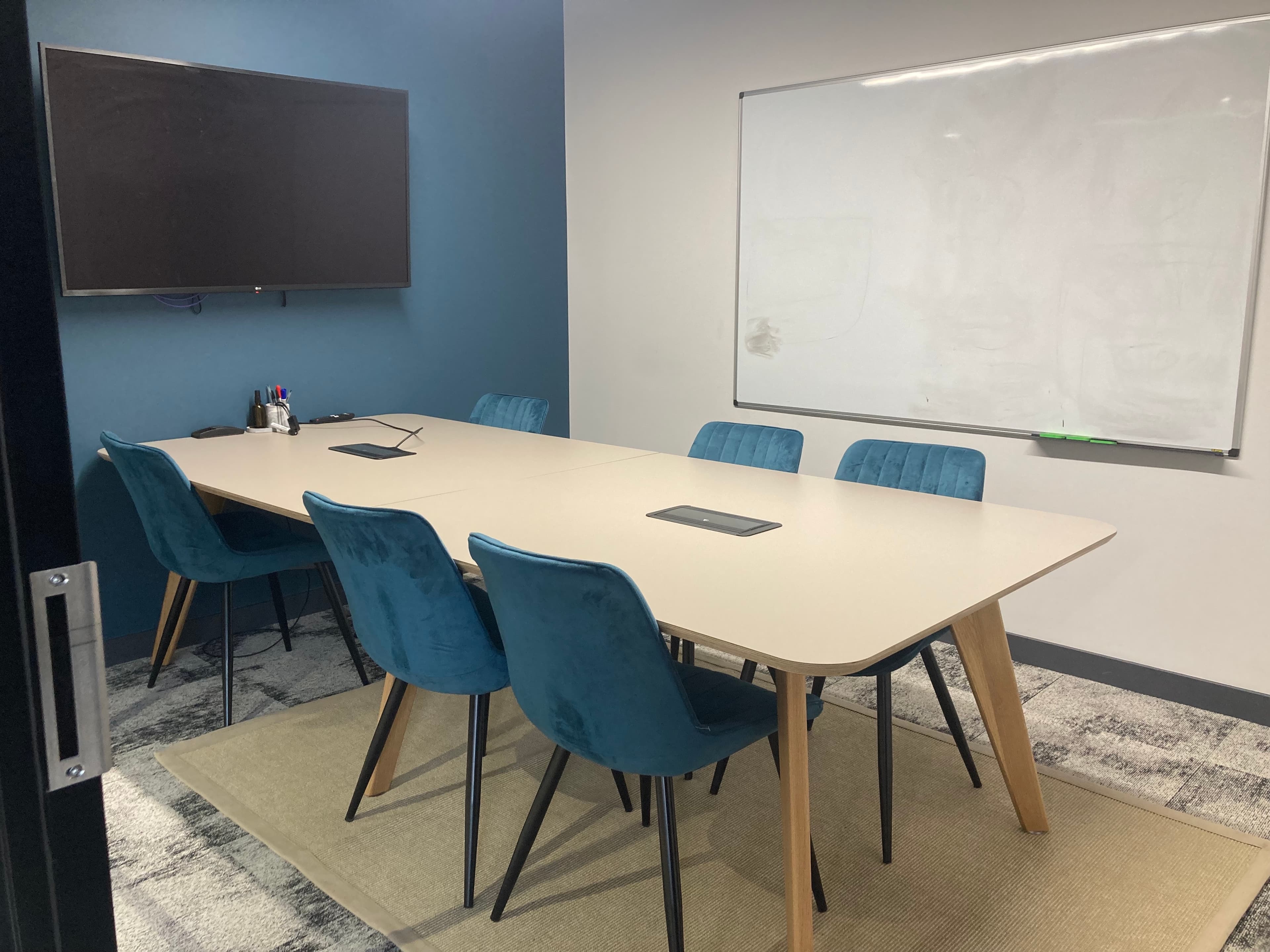 Schumacher, Runway East London Bridge photo #3