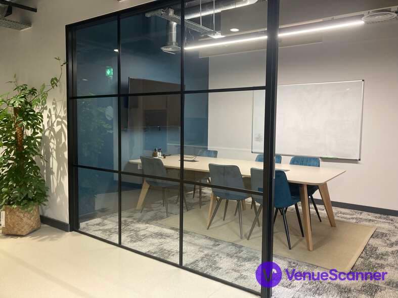 Schumacher, Runway East London Bridge photo #1