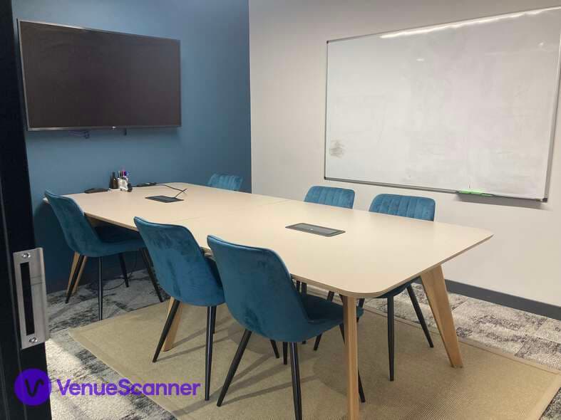 Runway East London Bridge, Schumacher photo #3