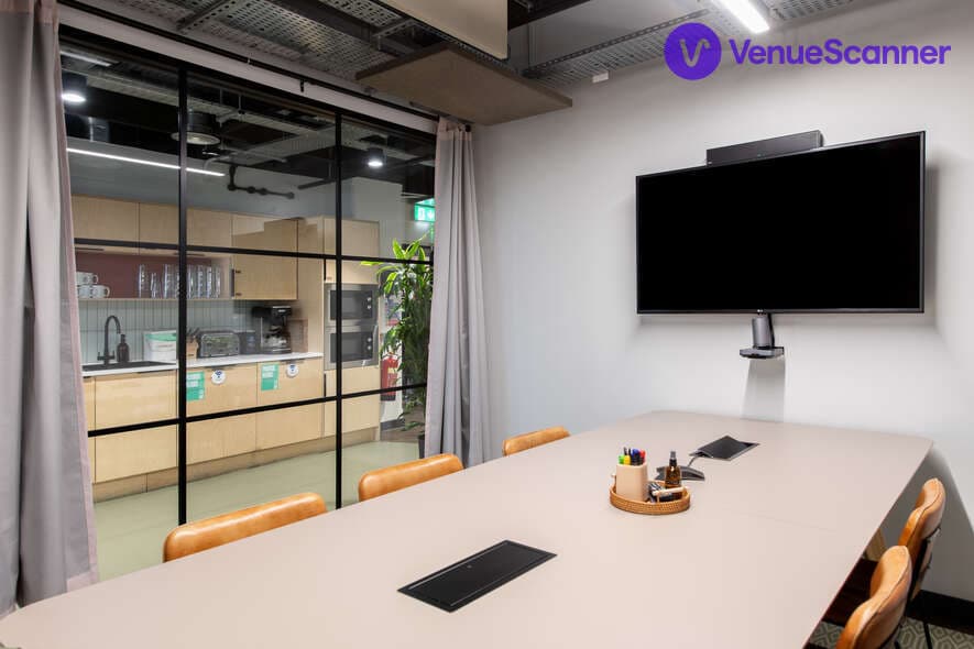 Lauda, Runway East London Bridge photo #1