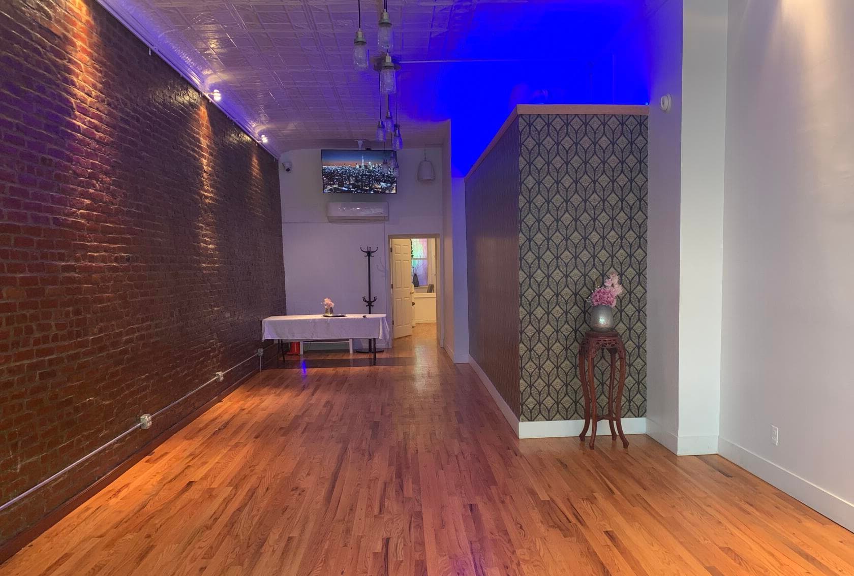 1st Floor, H I D D E N photo #1