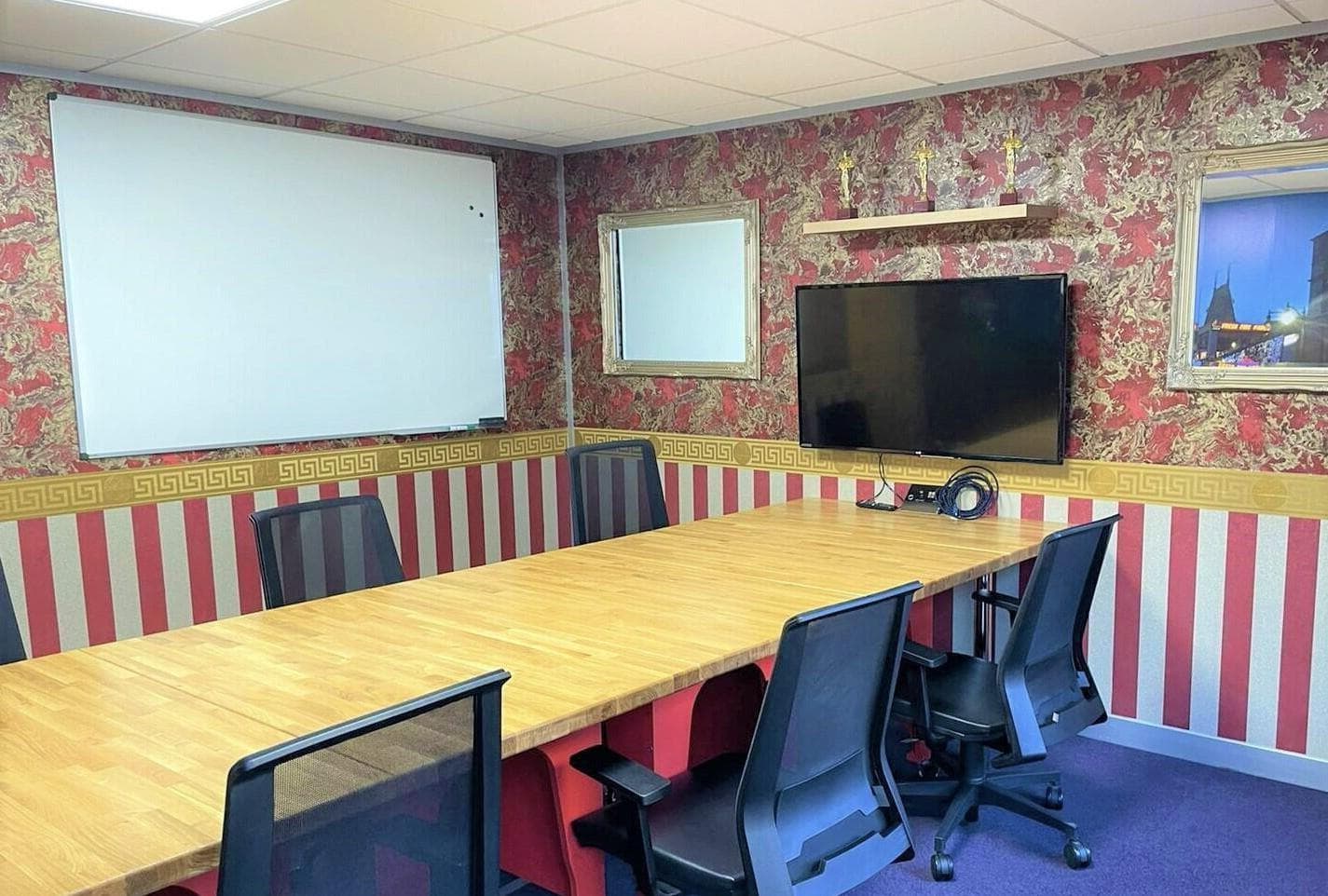 Hollywood Meeting Room