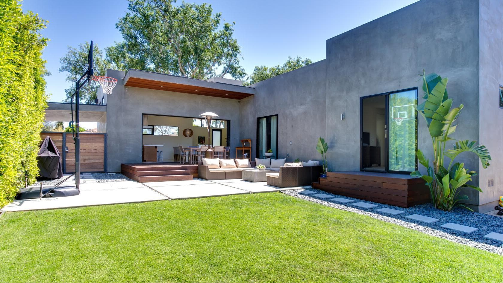 Entire Venue, Modern Home photo #1