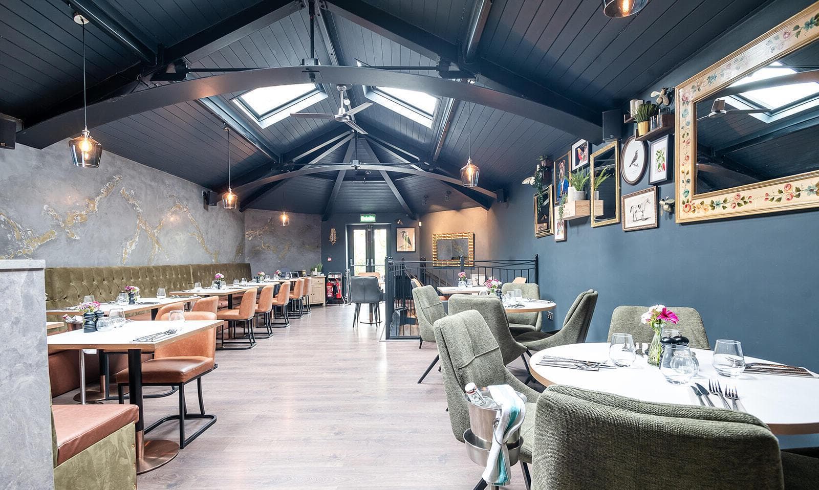 Main Restaurant, Owen's Kitchen & Bar Hale photo #2