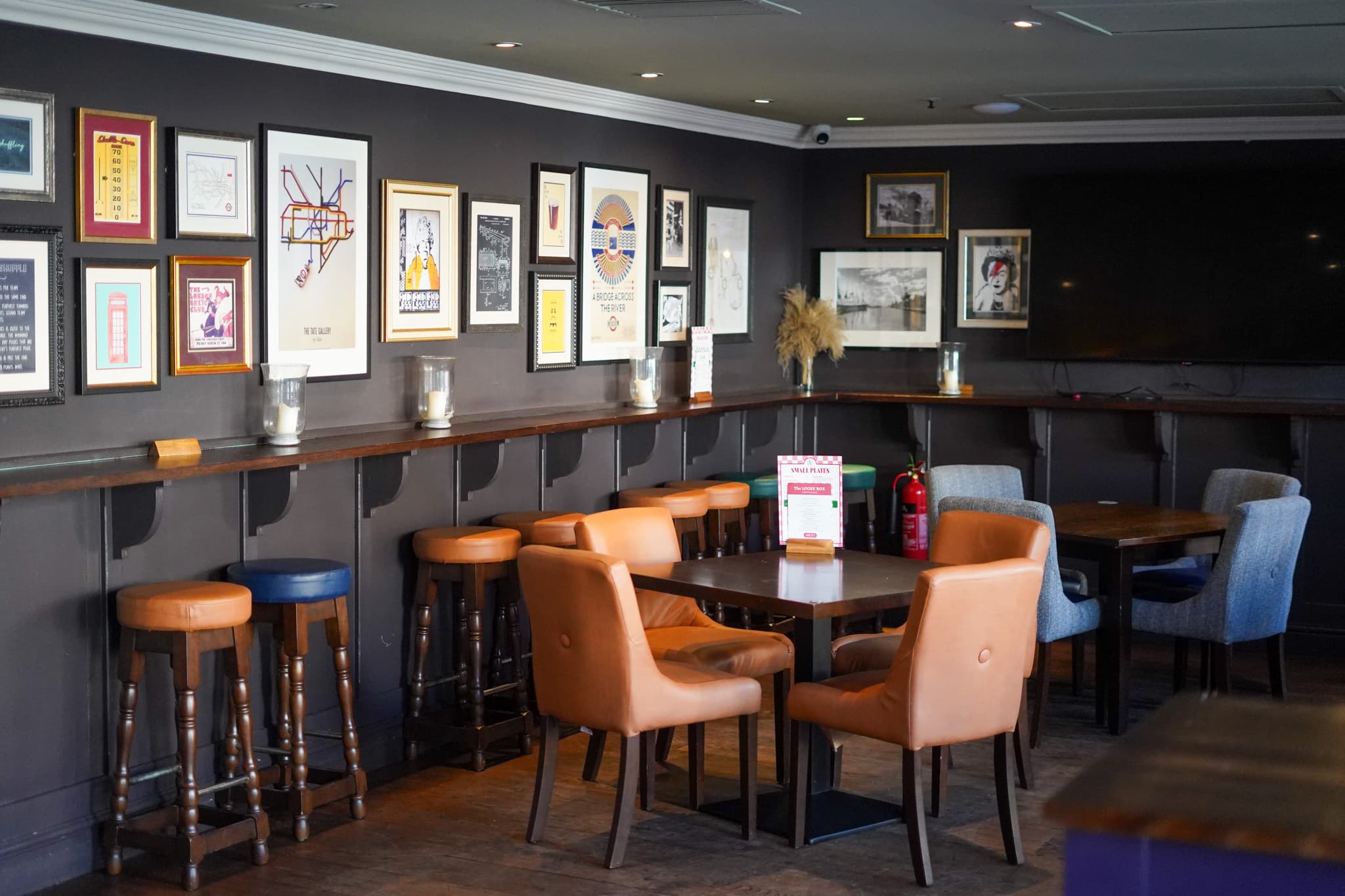 The Curtain Room, The Loose Box photo #1