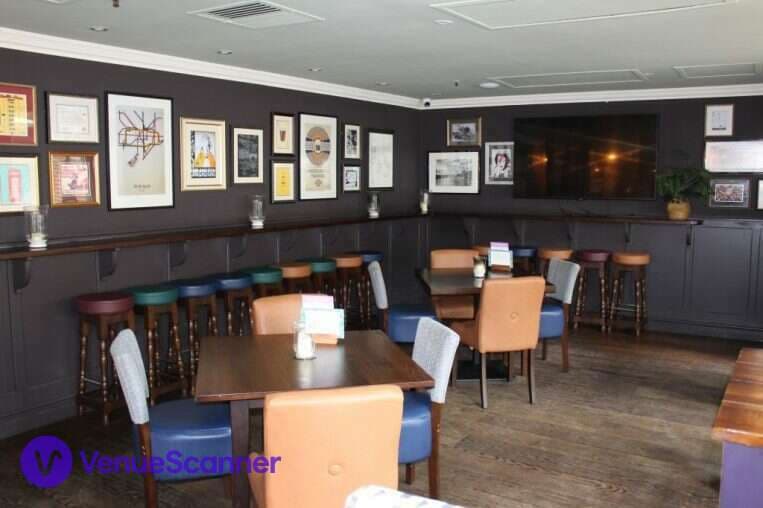 The Curtain Room, The Loose Box photo #1